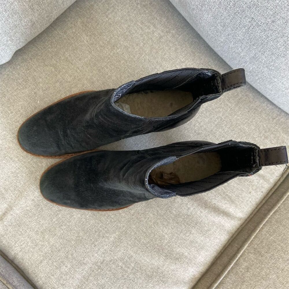 UGG Women's Black Ankle Booties Size 8 Suede Leather Casual Pull-On - Picture 6 of 6